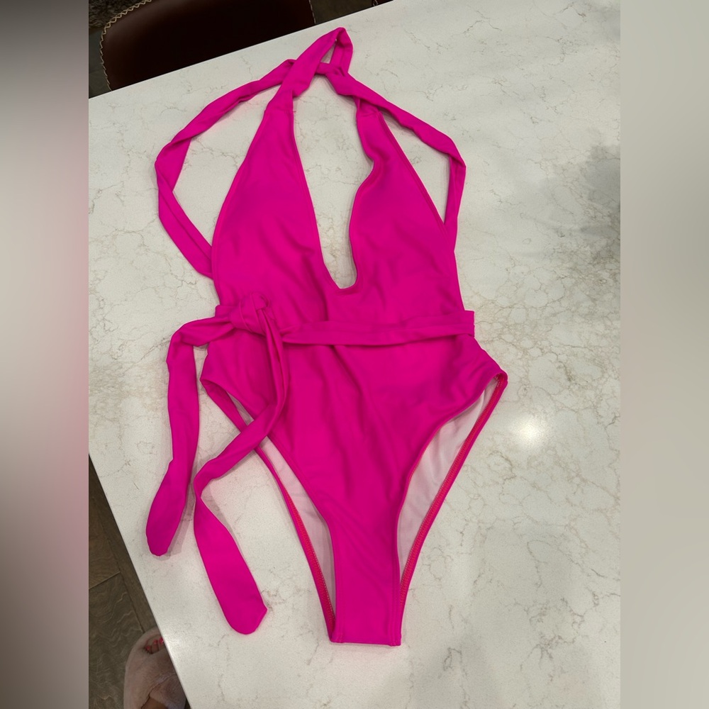 Brand new🔥  Fuchsia One-Piece Swimsuit🩷